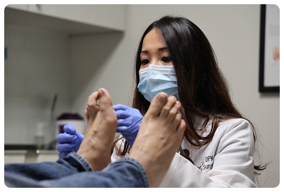 Dr. Daphne Yen & patient - OCfeet.com